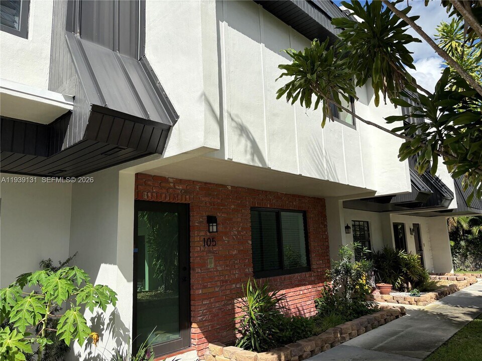 5555 Ludlam Rd in Miami, FL - Building Photo