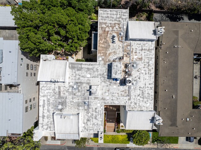 Baywood Condominiums in San Mateo, CA - Building Photo - Building Photo