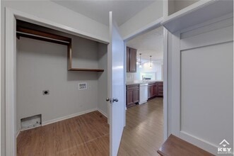 561 N Bristol Ct in Wichita, KS - Building Photo - Building Photo