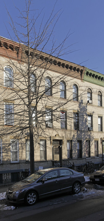 123 Freeman St in Brooklyn, NY - Foto de edificio