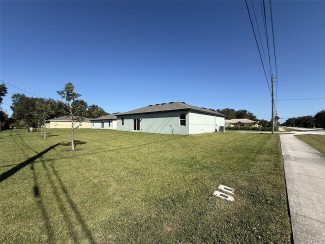 8715 98th Ct in Vero Beach, FL - Building Photo - Building Photo