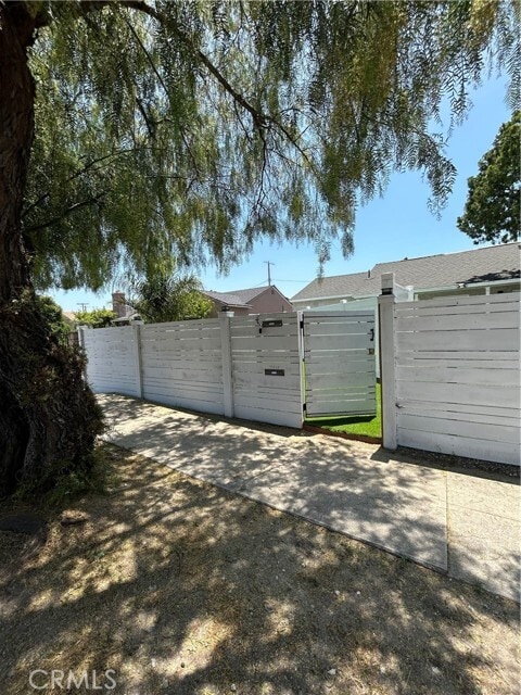 12008 Roscoe Blvd in Los Angeles, CA - Building Photo - Building Photo