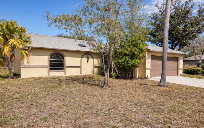 7713 Bramblewood Dr in Port Richey, FL - Building Photo - Building Photo