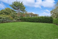 21 West End Ave in East Quogue, NY - Building Photo - Building Photo