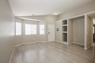 4913 Whispering Spring Ave in Las Vegas, NV - Building Photo - Building Photo