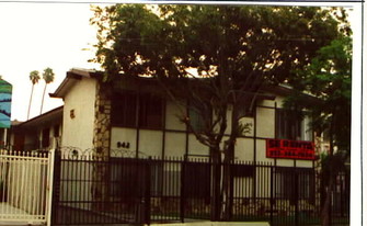 942 Menlo Ave Apartments