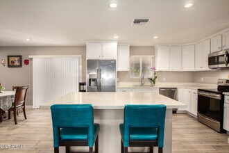 1010 S Hardy Dr in Tempe, AZ - Building Photo - Building Photo