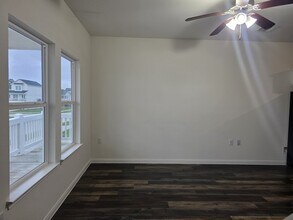 6311 White Oak Dr in Hitchcock, TX - Building Photo - Building Photo