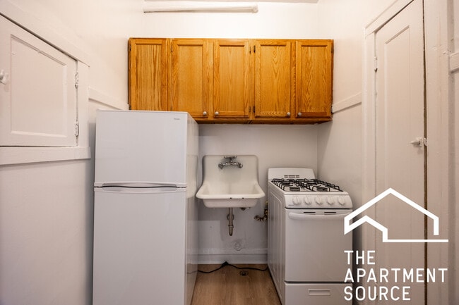 2532 N Sawyer Ave, Unit 105 in Chicago, IL - Foto de edificio - Building Photo