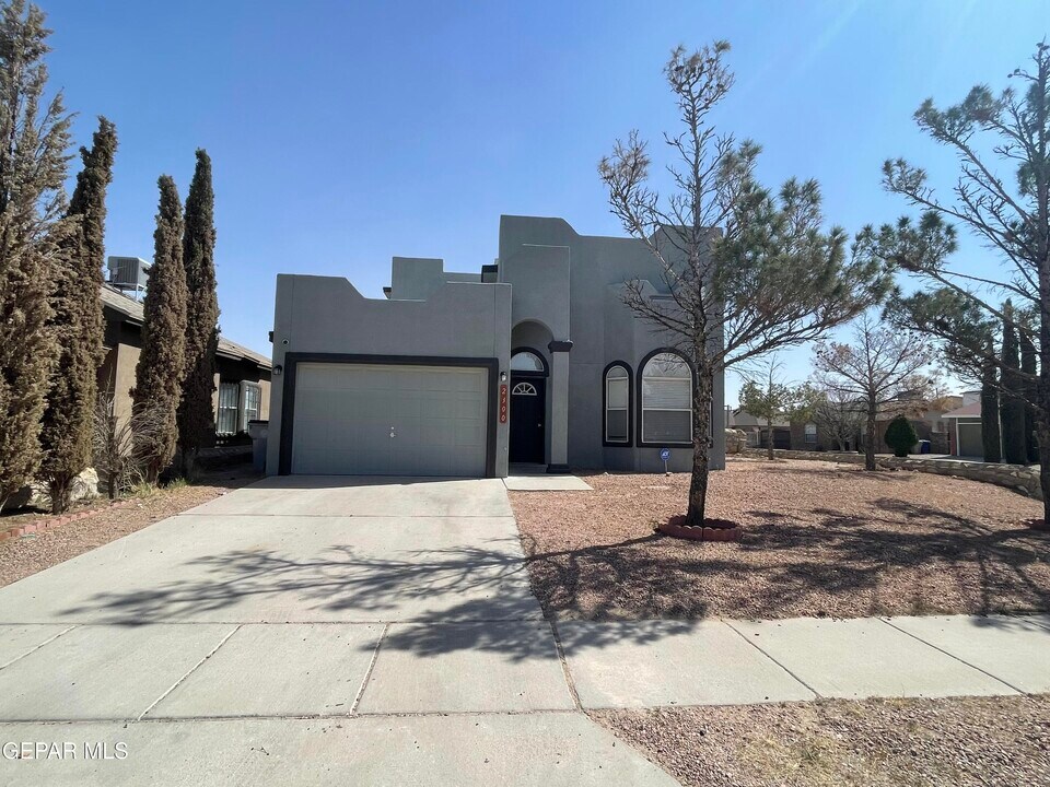 2300 Tierra Blanda Dr in El Paso, TX - Building Photo
