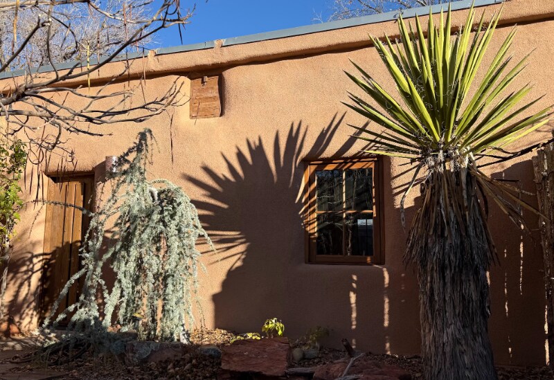 824 Canyon Rd in Santa Fe, NM - Building Photo