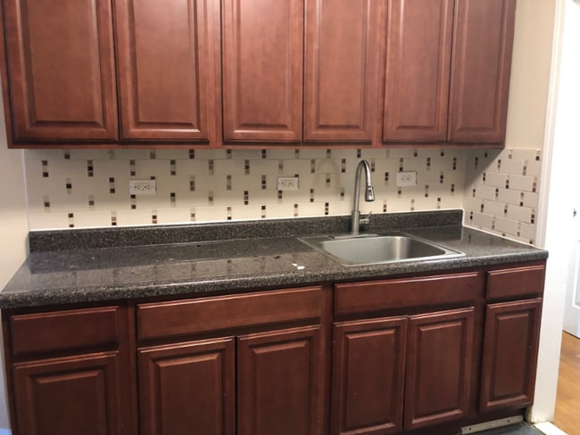 146 Manhattan Ave in Jersey City, NJ - Building Photo - Building Photo