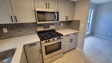 9110 Sedgemoor Trail in Austin, TX - Building Photo - Building Photo