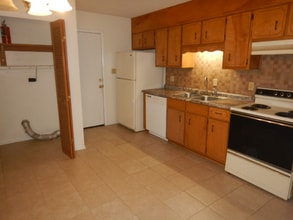 2114 Hollyhill Rd, Unit 1 in Pensacola, FL - Building Photo - Building Photo