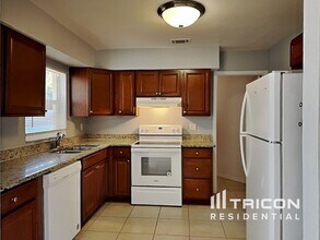 2529 Brentwood Dr in Clearwater, FL - Building Photo - Building Photo