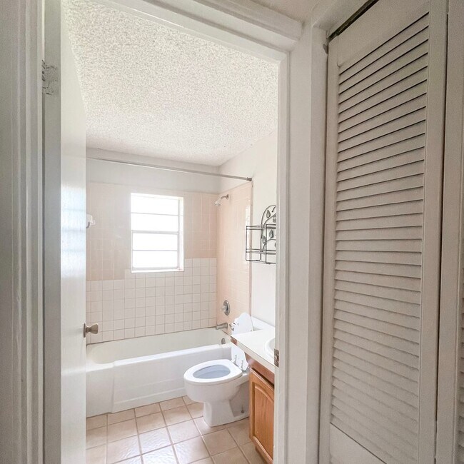 1464 Pine St in Tallahassee, FL - Building Photo - Building Photo