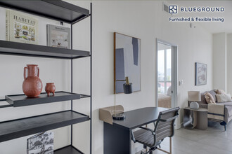 729 NW 2nd St, Unit FL8-ID42 in Miami, FL - Foto de edificio - Building Photo