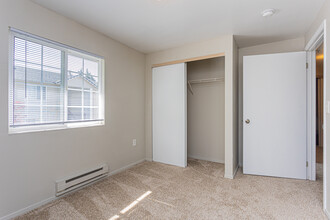 Glenbrooke in Puyallup, WA - Building Photo - Interior Photo