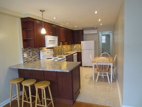 2 Lanark Av in Toronto, ON - Building Photo - Building Photo