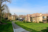 Oak Hills Apartments in Pittsburg, CA - Foto de edificio - Building Photo