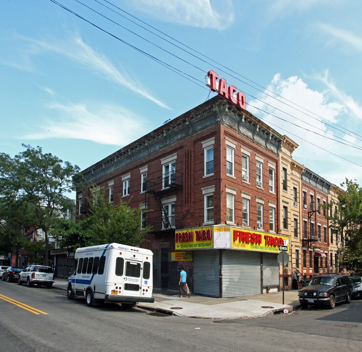 17-01 Putnam Ave in Ridgewood, NY - Building Photo
