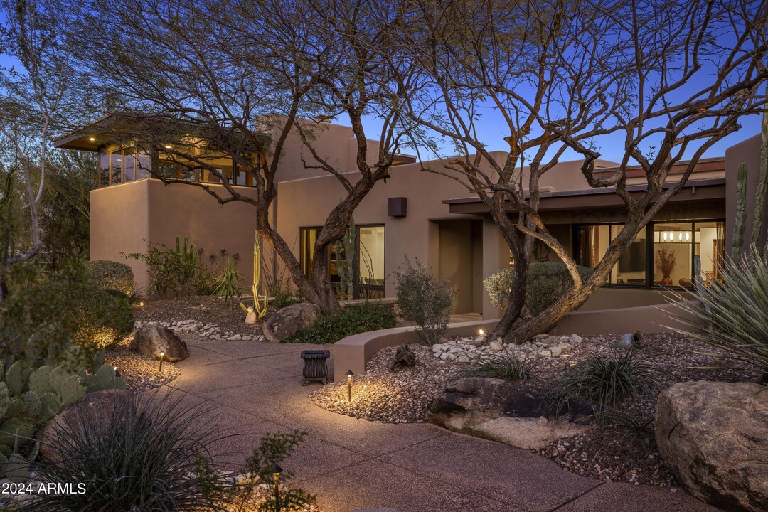 7423 N 62nd St in Paradise Valley, AZ - Foto de edificio