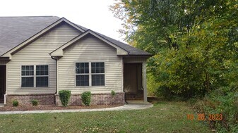 1052 Frazier St in Athens, AL - Building Photo