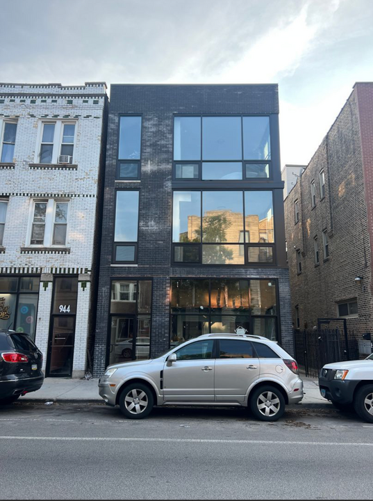 948 N Damen Ave in Chicago, IL - Building Photo