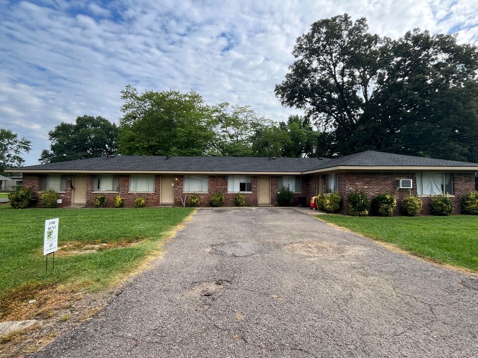 305 E 12th St in Russellville, AR - Foto de edificio