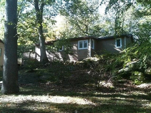 53 Woodland Rd in Guilford, CT - Building Photo