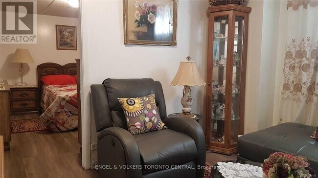 9 Shademaster Ct in Toronto, ON - Building Photo - Building Photo