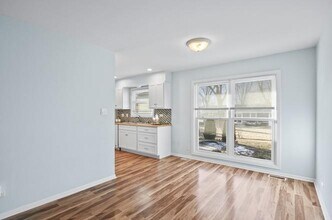 1230 Hemlock Dr in Elk Grove Village, IL - Building Photo - Building Photo