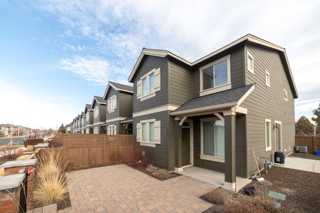 20904 NE High Desert Ln in Bend, OR - Building Photo - Building Photo