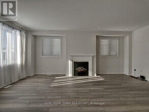 141 Harpin Way E in Fergus, ON - Building Photo - Building Photo