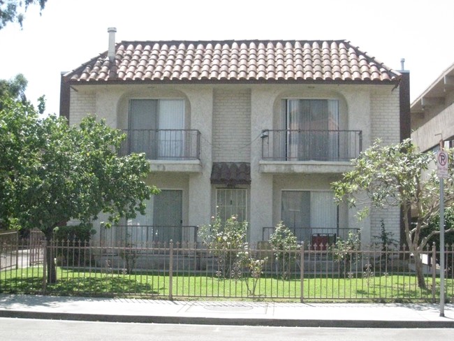 10836 Camarillo St in North Hollywood, CA - Foto de edificio - Building Photo