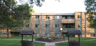 Woodsmere in Prince Albert, SK - Building Photo