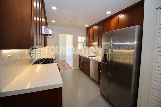 7 Adrian Terrace in San Rafael, CA - Building Photo - Building Photo
