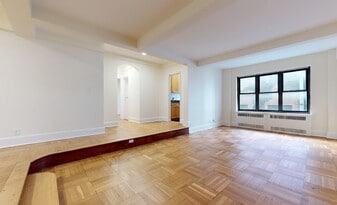 128 E 56th St in New York, NY - Building Photo
