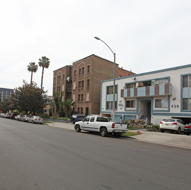 The Catalina Apartments in Los Angeles, CA - Foto de edificio - Building Photo