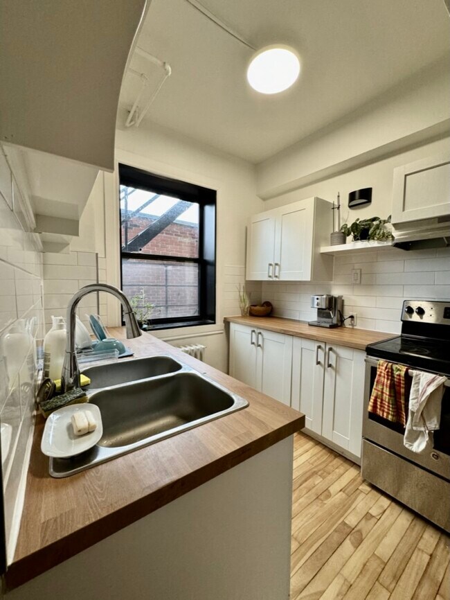 1221 Rachel Rue E in Montréal, QC - Building Photo - Building Photo