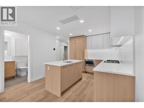 375 Clayton St in Coquitlam, BC - Building Photo - Building Photo