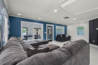 6710 Myrna Dr in Tampa, FL - Building Photo - Building Photo