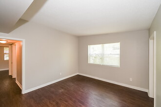 1250 Carthage Dr in Jacksonville, FL - Building Photo - Building Photo