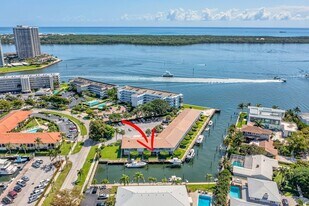 68 Yacht Club Dr, Unit 3 in North Palm Beach, FL - Building Photo