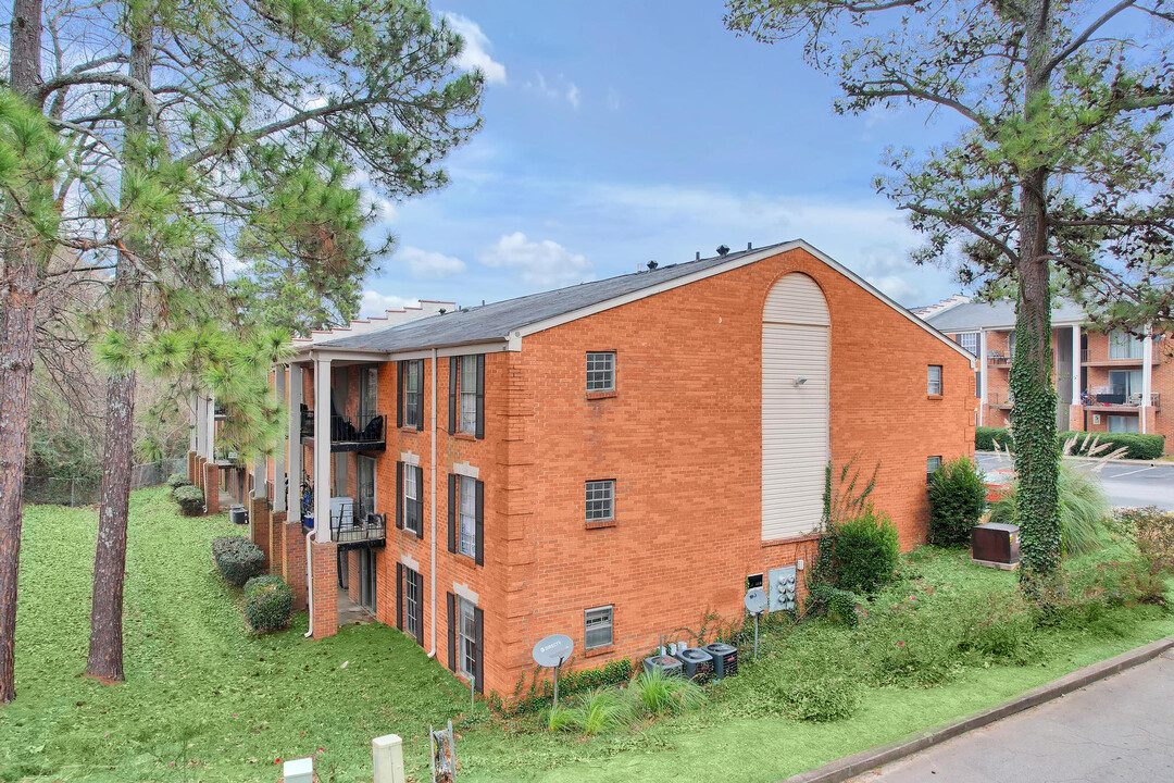 Residence at Riverside Row in Austell, GA - Foto de edificio