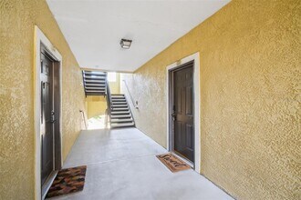 10019 Courtney Palms Blvd in Tampa, FL - Building Photo - Building Photo