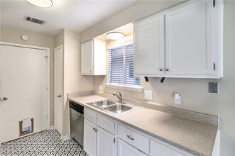 800 Pack Saddle Pass in Round Rock, TX - Building Photo - Building Photo