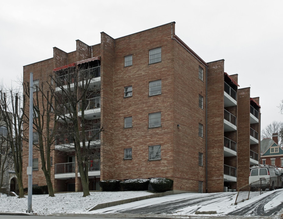 Bryant Tower Apartments in Cincinnati, OH - Building Photo