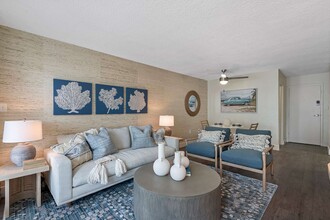 The Overlook at Daytona in Daytona Beach, FL - Foto de edificio - Building Photo