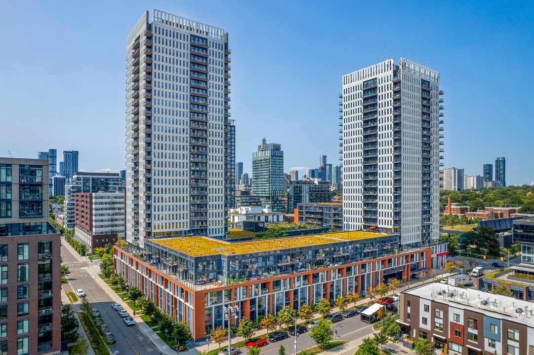 One Park Place – North in Toronto, ON - Building Photo